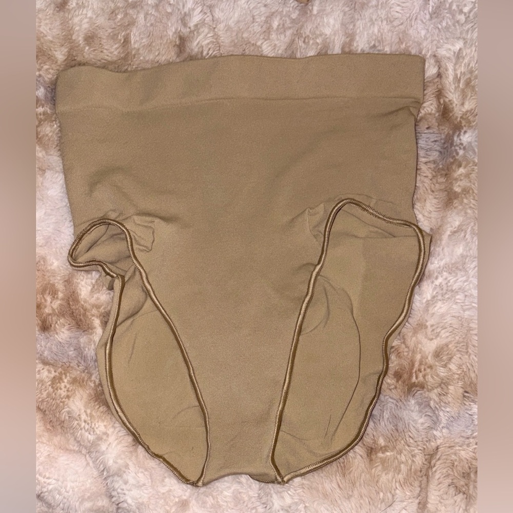 NWOT SKIMS Mid Waist Brief Medium Mica